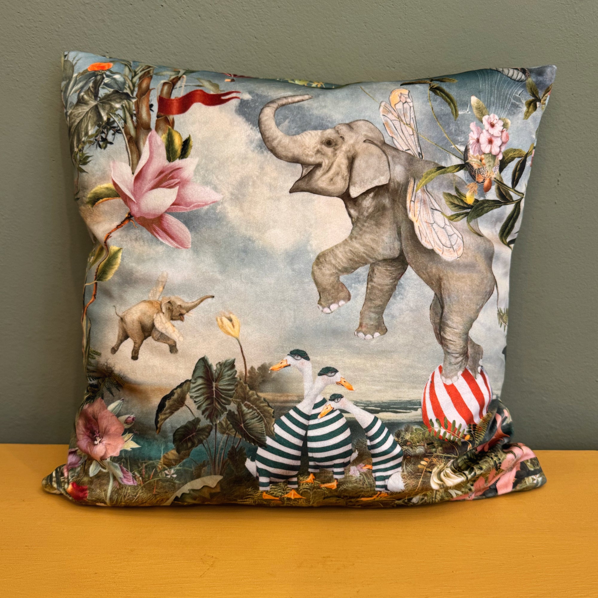 Zierkissen „Flying Elephants“ - Mein Shop