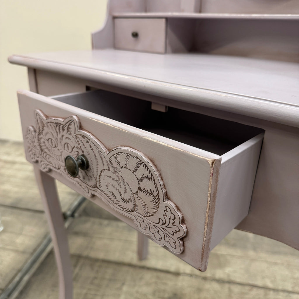 Thomas Klotz Upcycling Schminktisch „Alice im Wunderland“ Zartlila Lavendel Design Unikat - Mein Shop