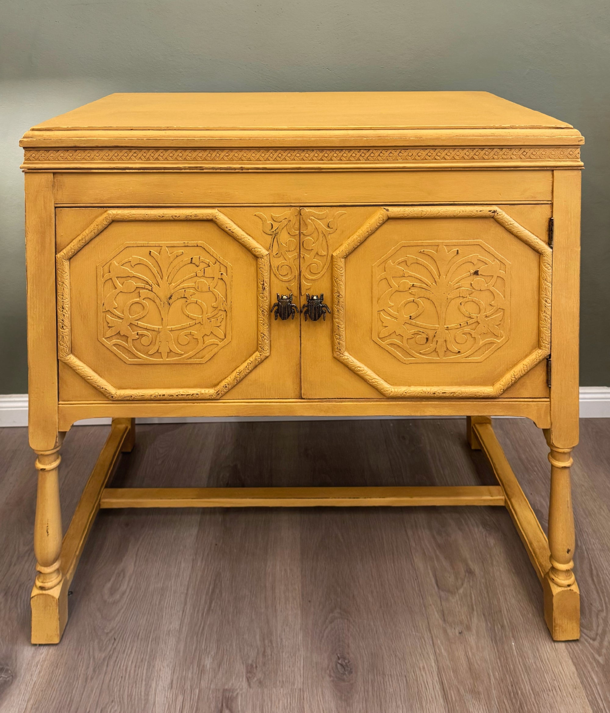 Alter Musikschrank „ Golden Palm“