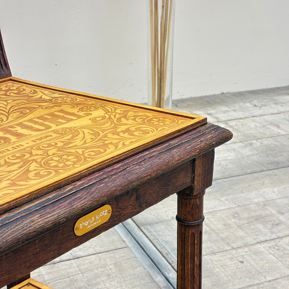 Thomas Klotz Designer Stuhl Upcycling Barstuhl Holz Prägung Unikat - Mein Shop