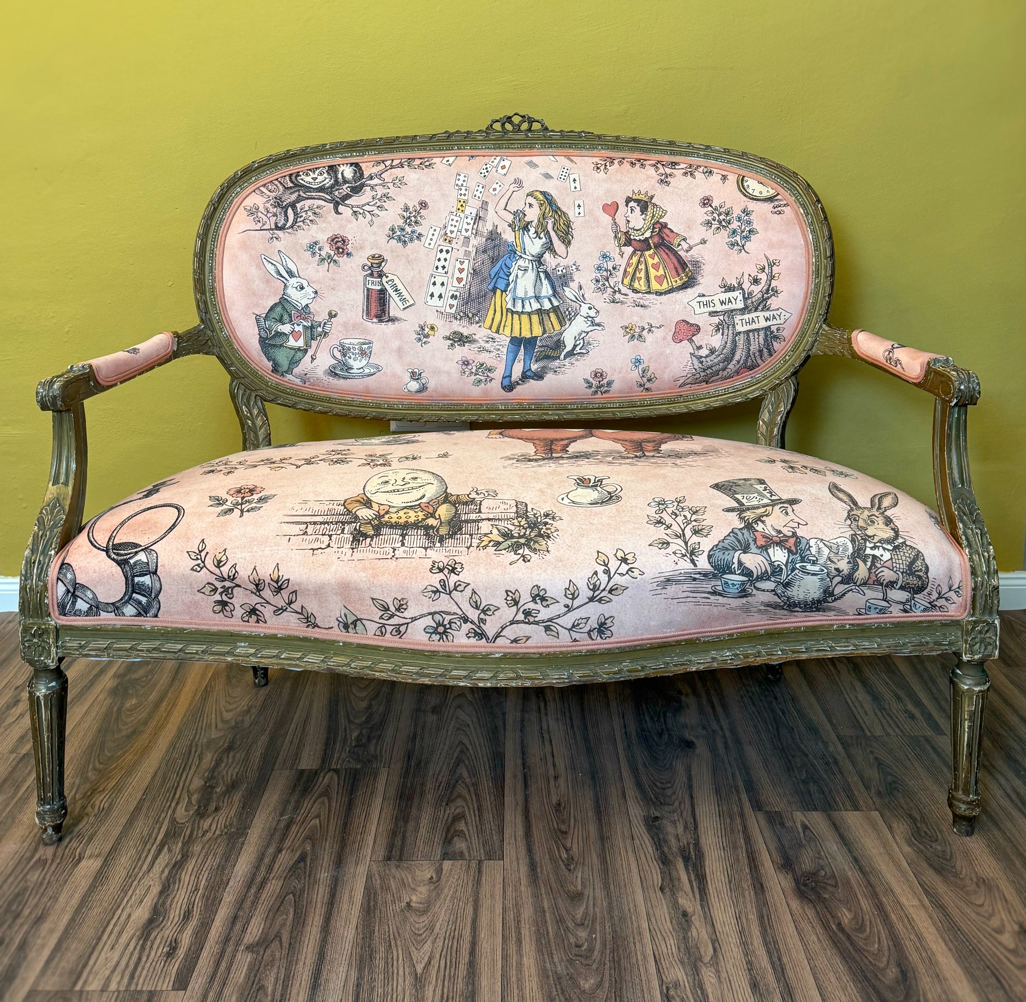 Antikes Sofa „Alice in Wonderland“ - Mein Shop
