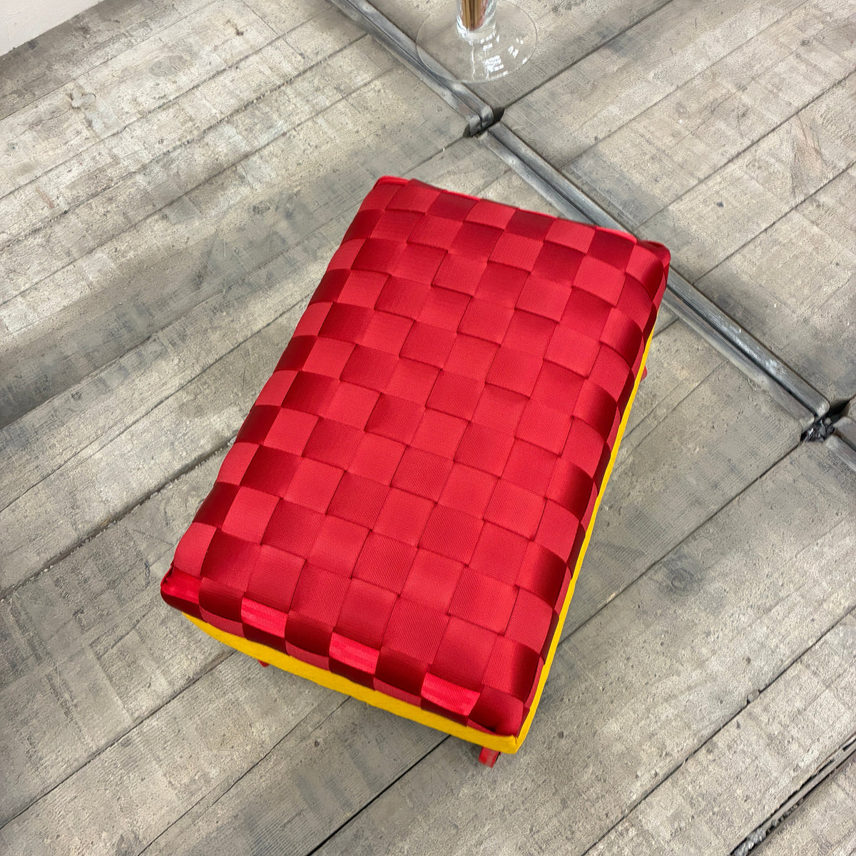 Thomas Klotz Designer Hocker Upcycling Sitzhocker Airbag Anschnallgurte Unikat - Mein Shop