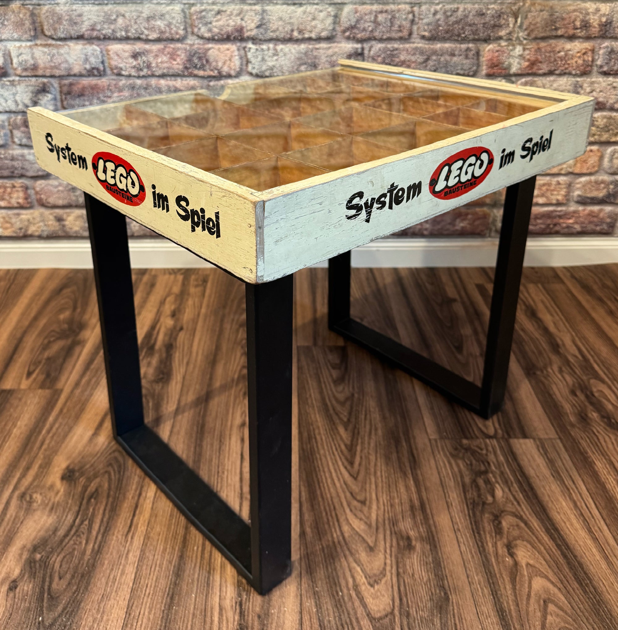 Retro Tisch „Lego“ - Mein Shop