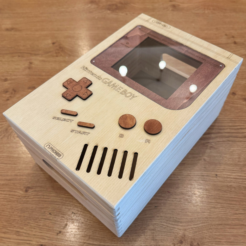 Holzkiste „ Game Boy“