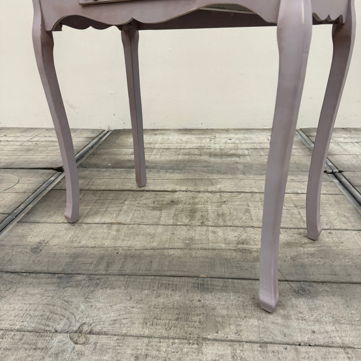 Thomas Klotz Upcycling Schminktisch „Alice im Wunderland“ Zartlila Lavendel Design Unikat - Mein Shop
