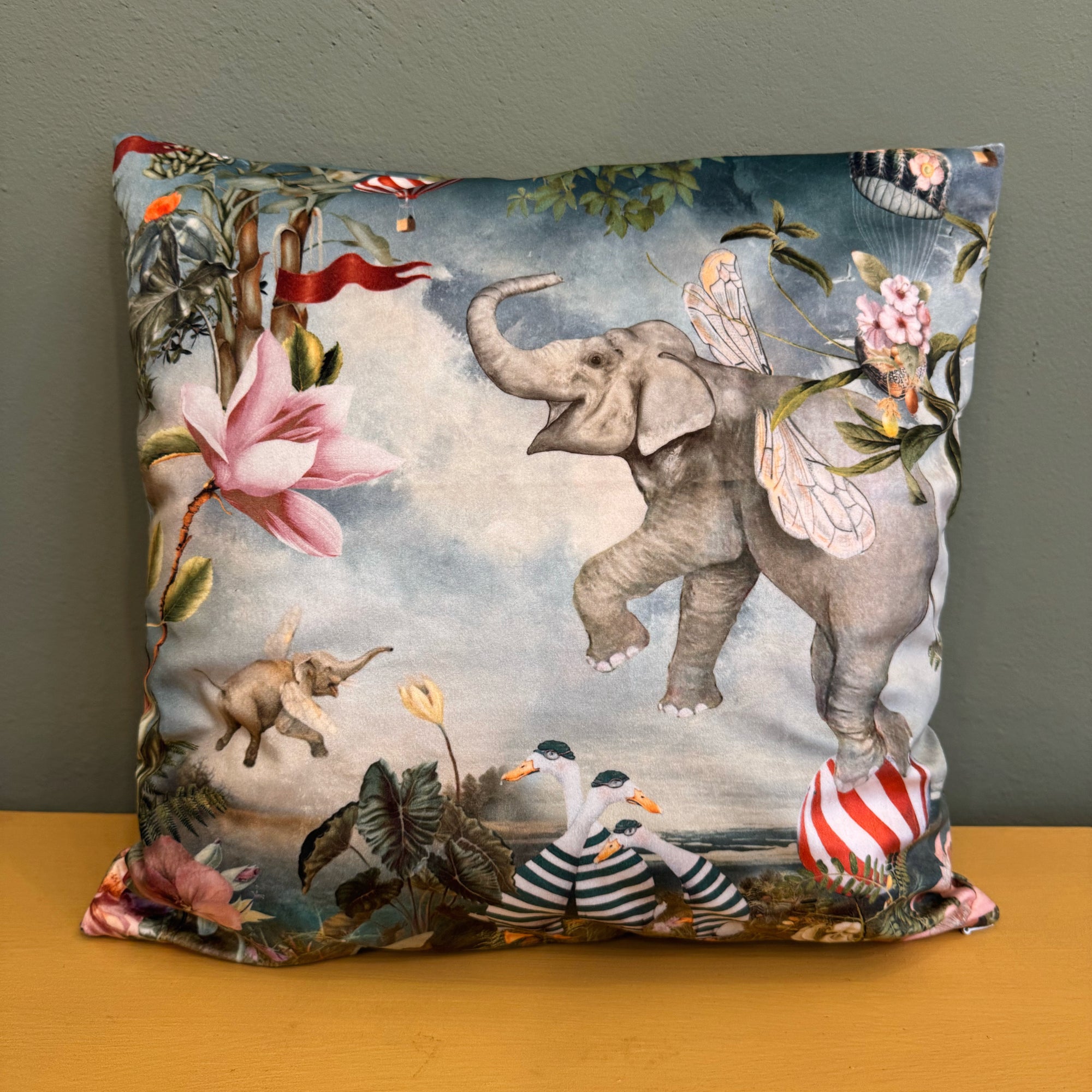 Zierkissen „Flying Elephants“ - Mein Shop