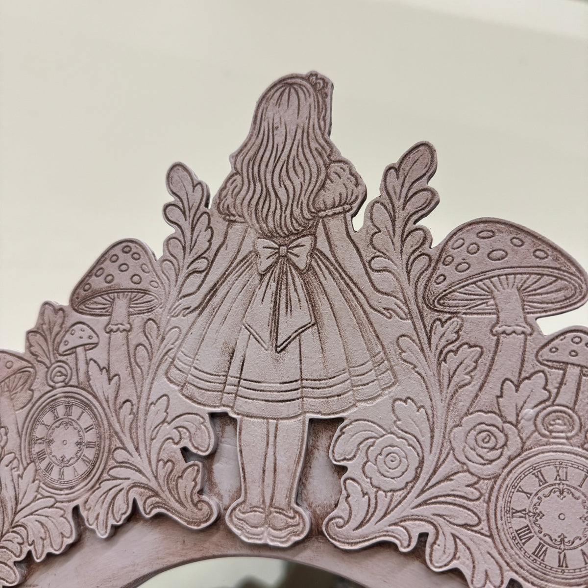 Thomas Klotz Upcycling Schminktisch „Alice im Wunderland“ Zartlila Lavendel Design Unikat - Mein Shop