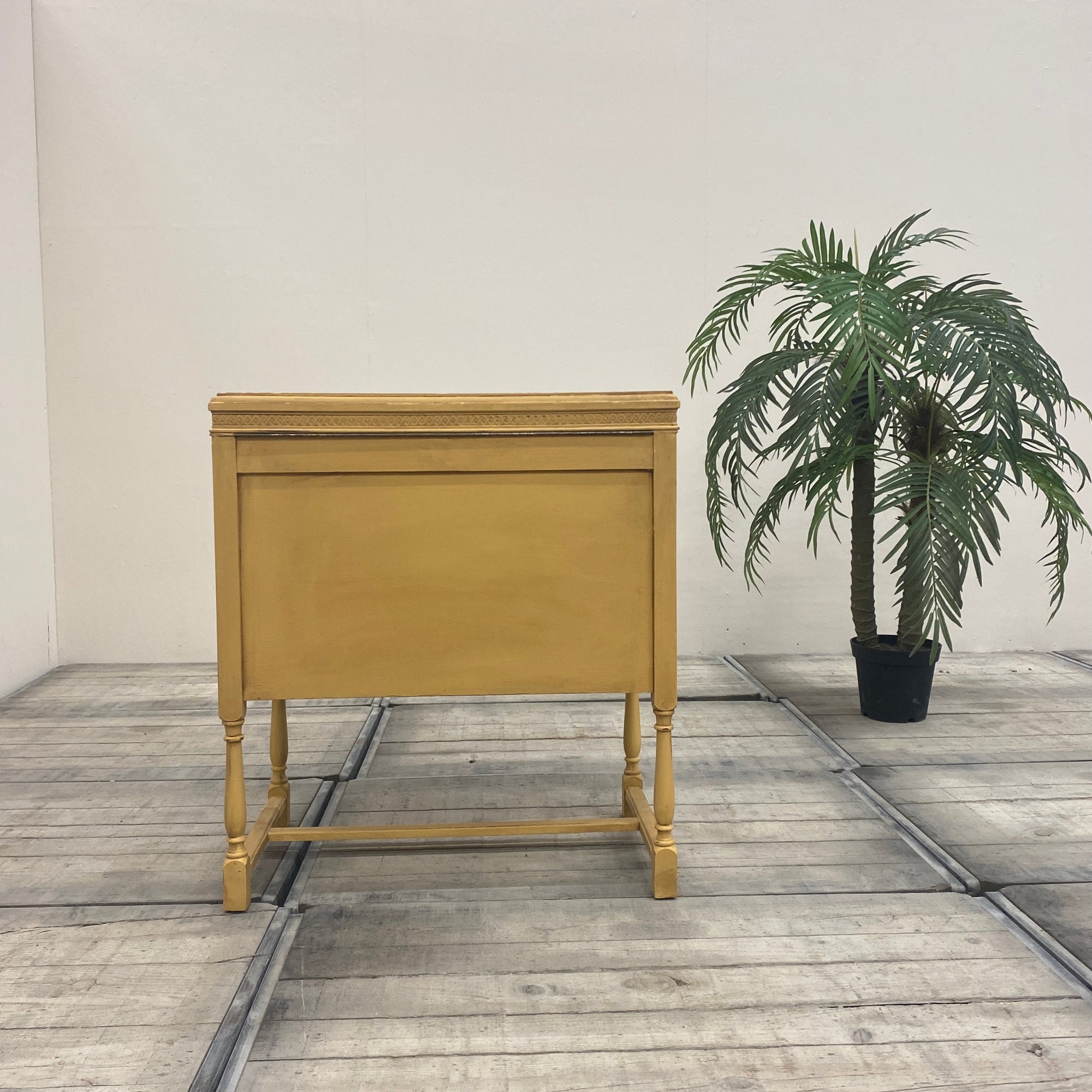 Thomas Klotz Alter Musikschrank „ Golden Palm“ Kommode Upcycled - Mein Shop