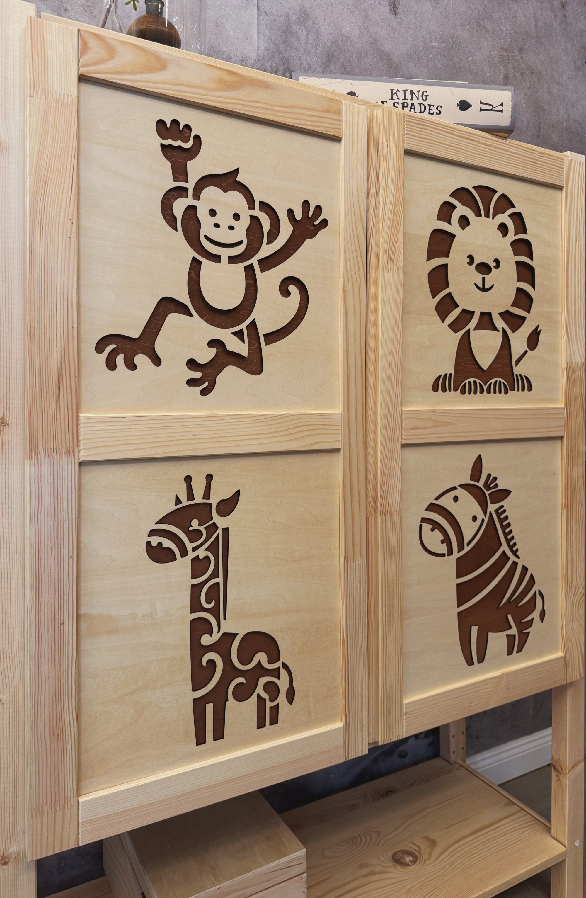 Design-Einsatz „Zoo“ für IKEA IVAR Türen