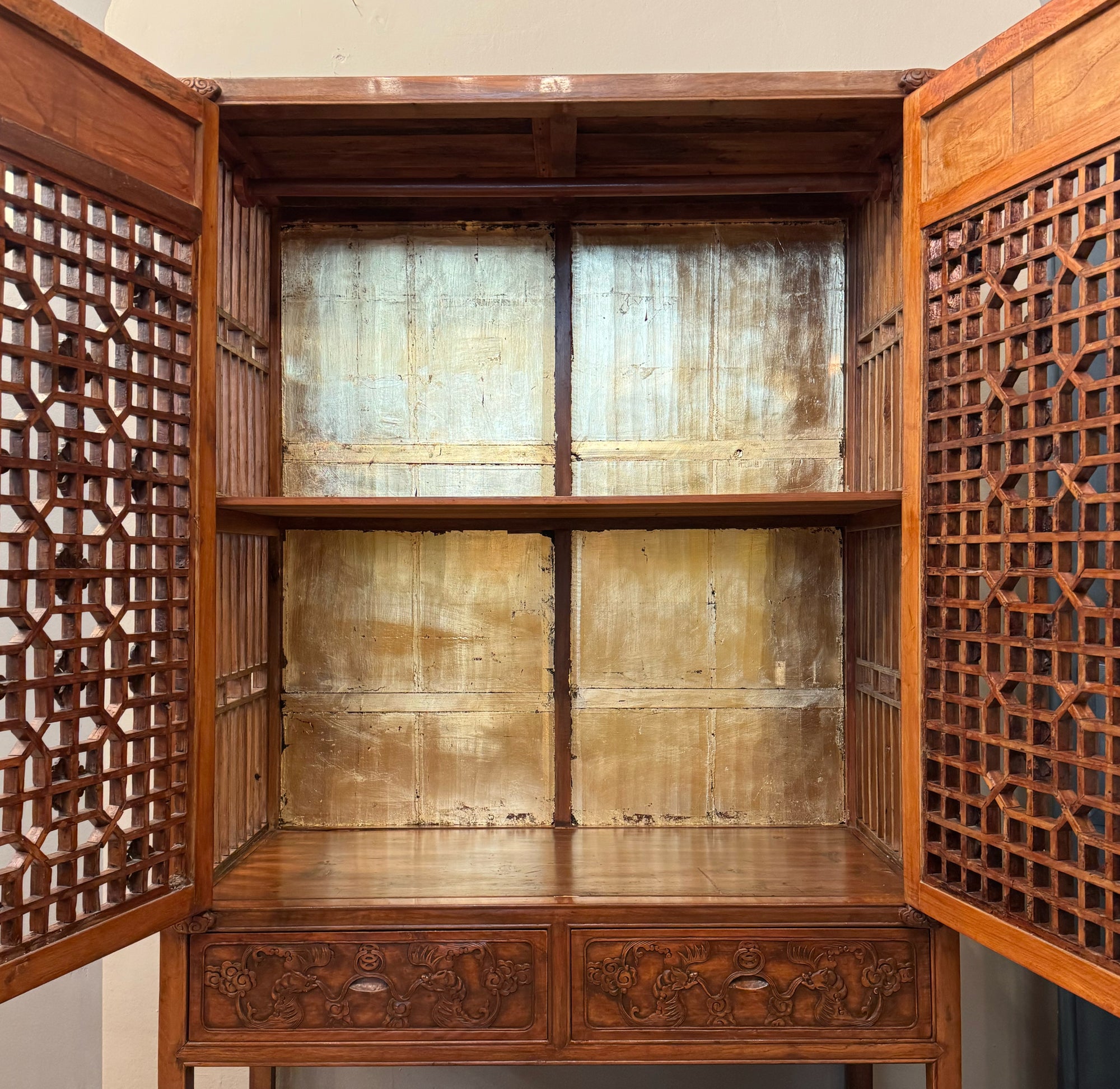 Chinesischer Vitrinenschrank aus Massivholz