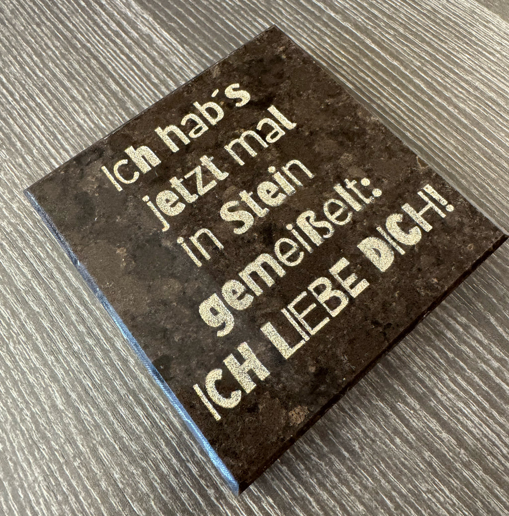 Steinplatte (Cocoa Fudge Quarz) „In Stein gemeißelt“