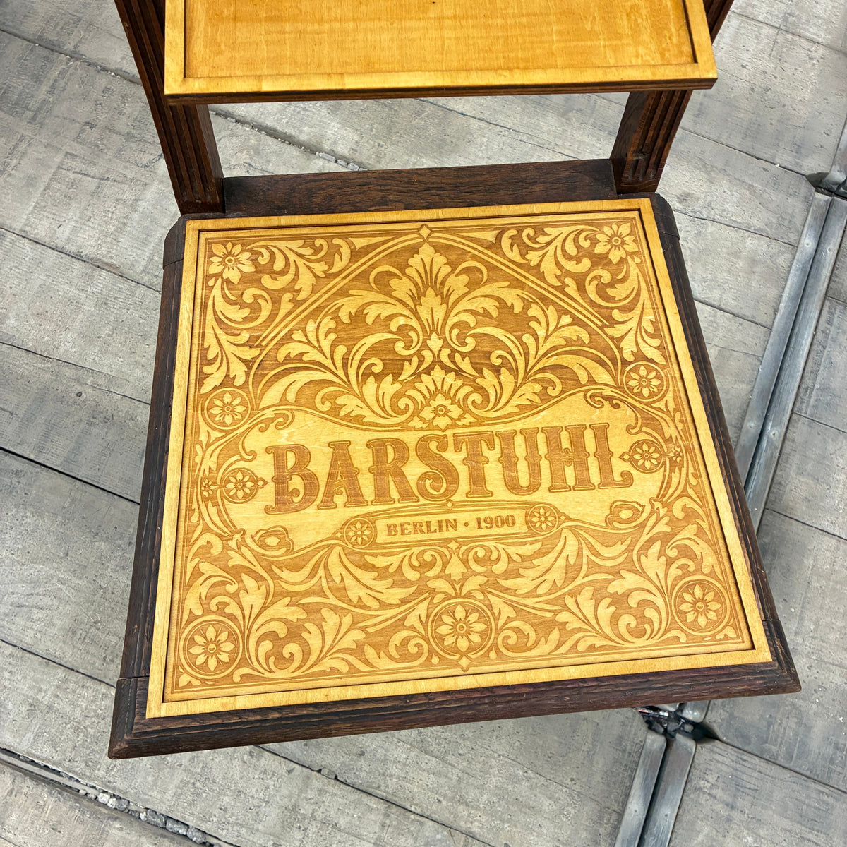 Thomas Klotz Designer Stuhl Upcycling Barstuhl Holz Prägung Unikat - Mein Shop