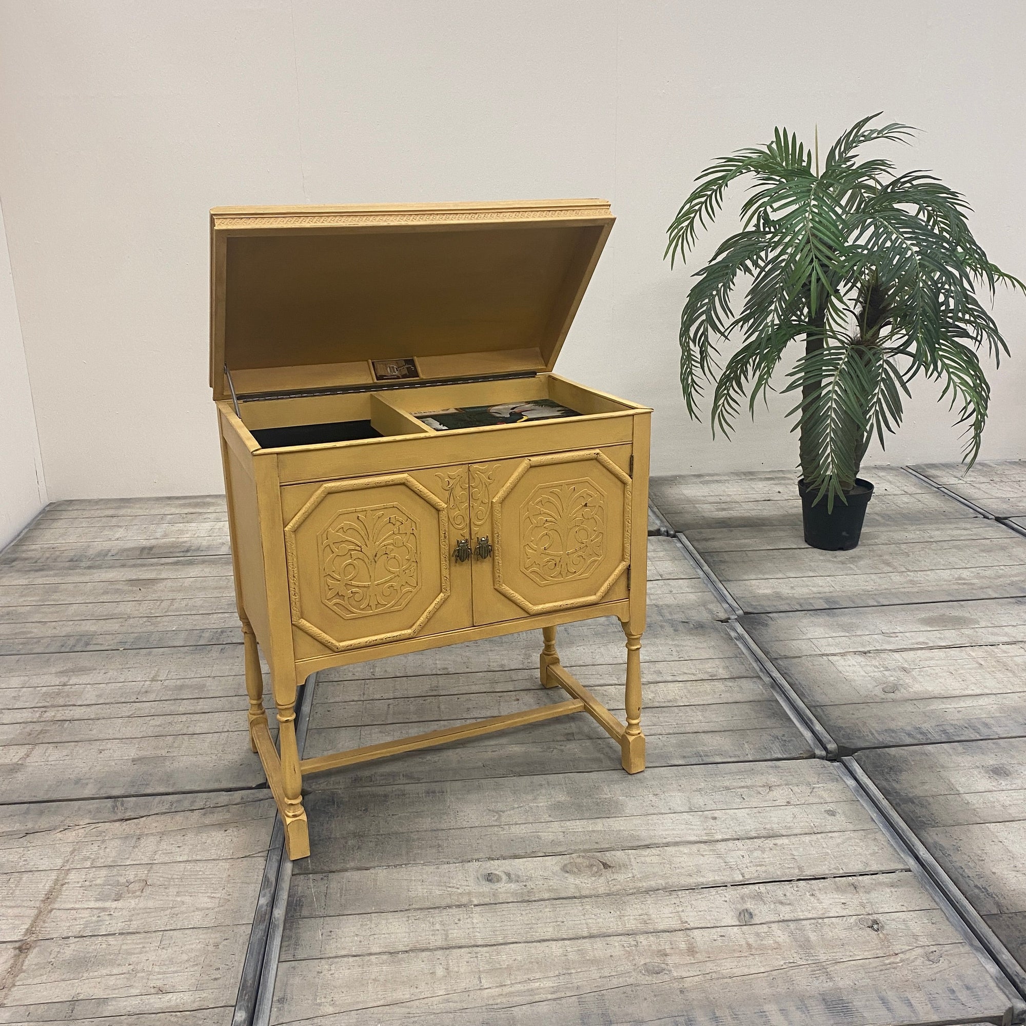 Thomas Klotz Alter Musikschrank „ Golden Palm“ Kommode Upcycled - Mein Shop