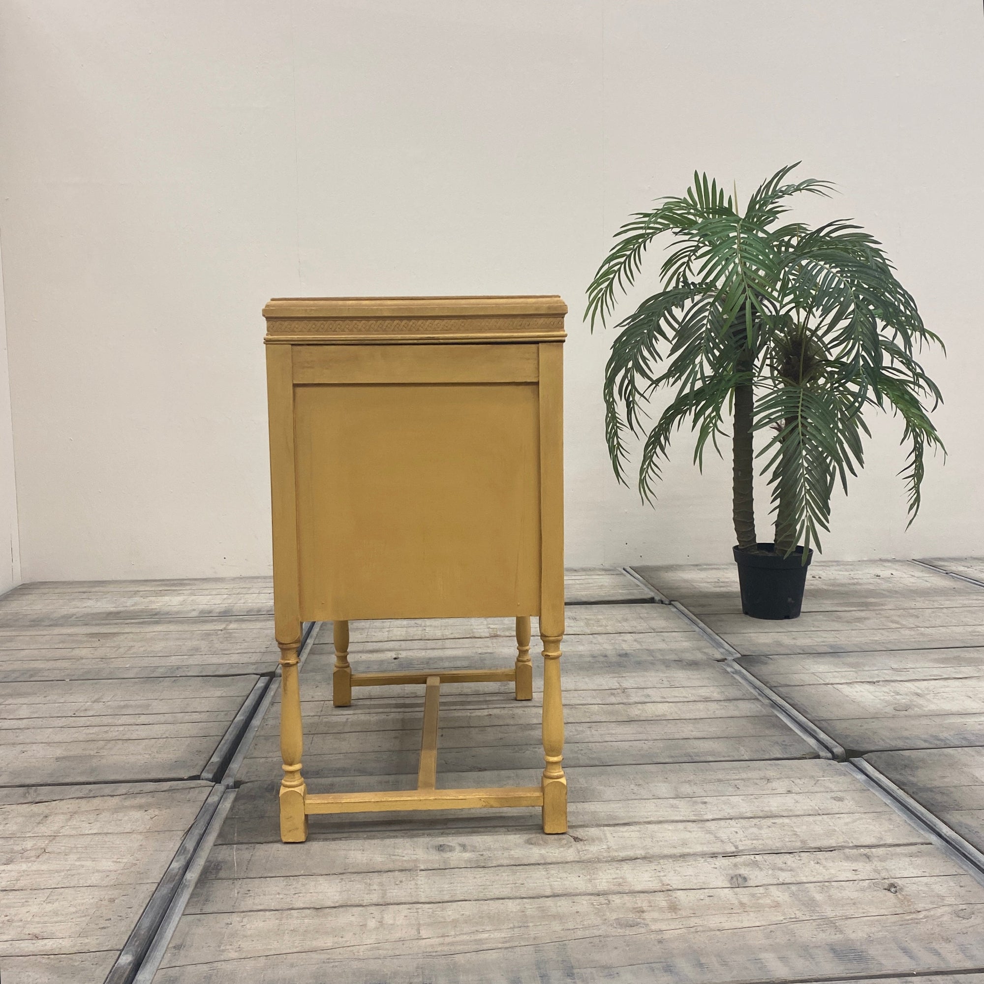 Thomas Klotz Alter Musikschrank „ Golden Palm“ Kommode Upcycled - Mein Shop