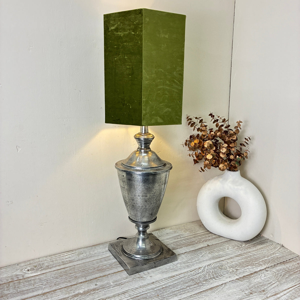 Thomas Klotz Thomas Klotz Upcycling Tischlampe Urnen-Fuß Silber & Grüner Samtschirm Unikat Lampe - Mein Shop