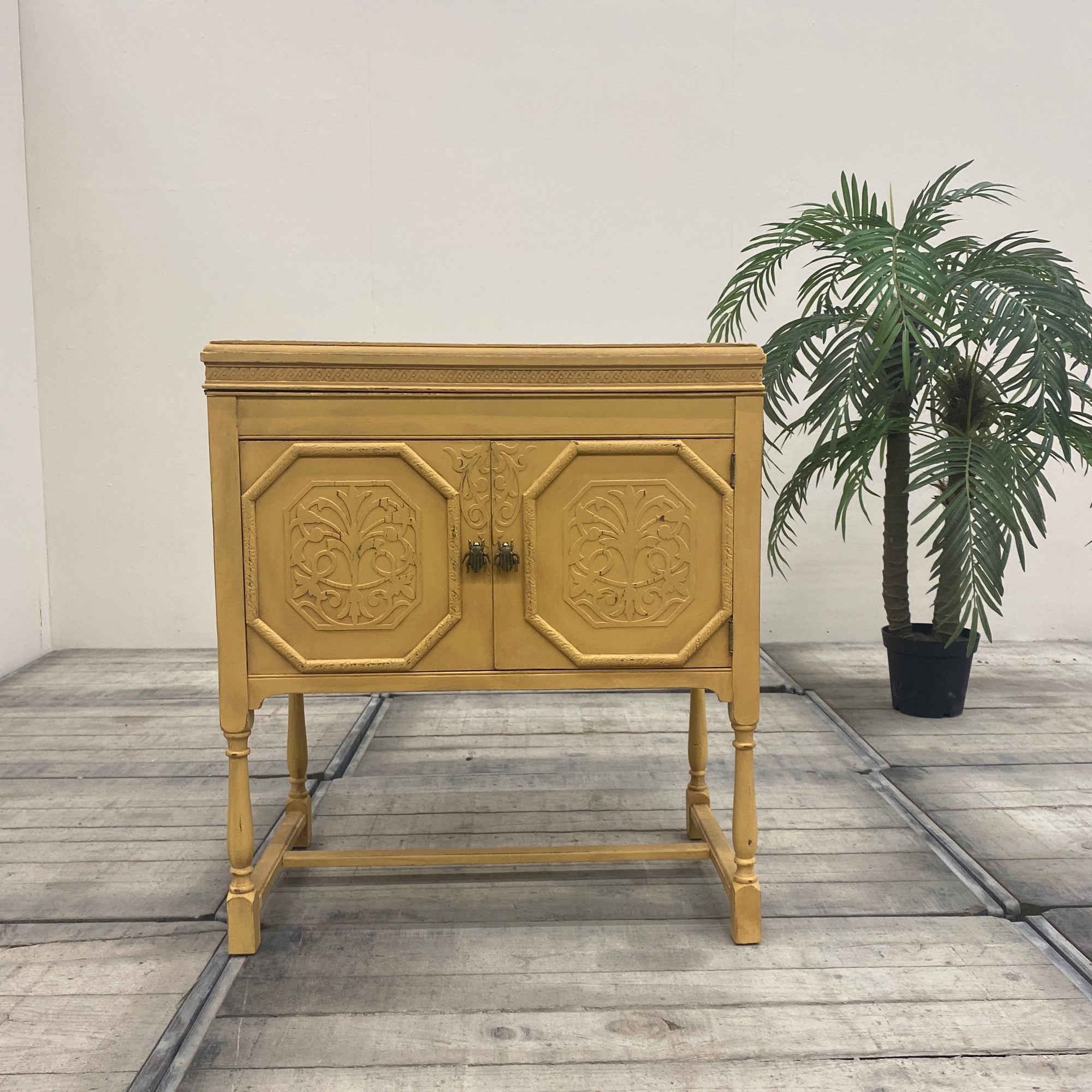 Thomas Klotz Alter Musikschrank „ Golden Palm“ Kommode Upcycled - Mein Shop
