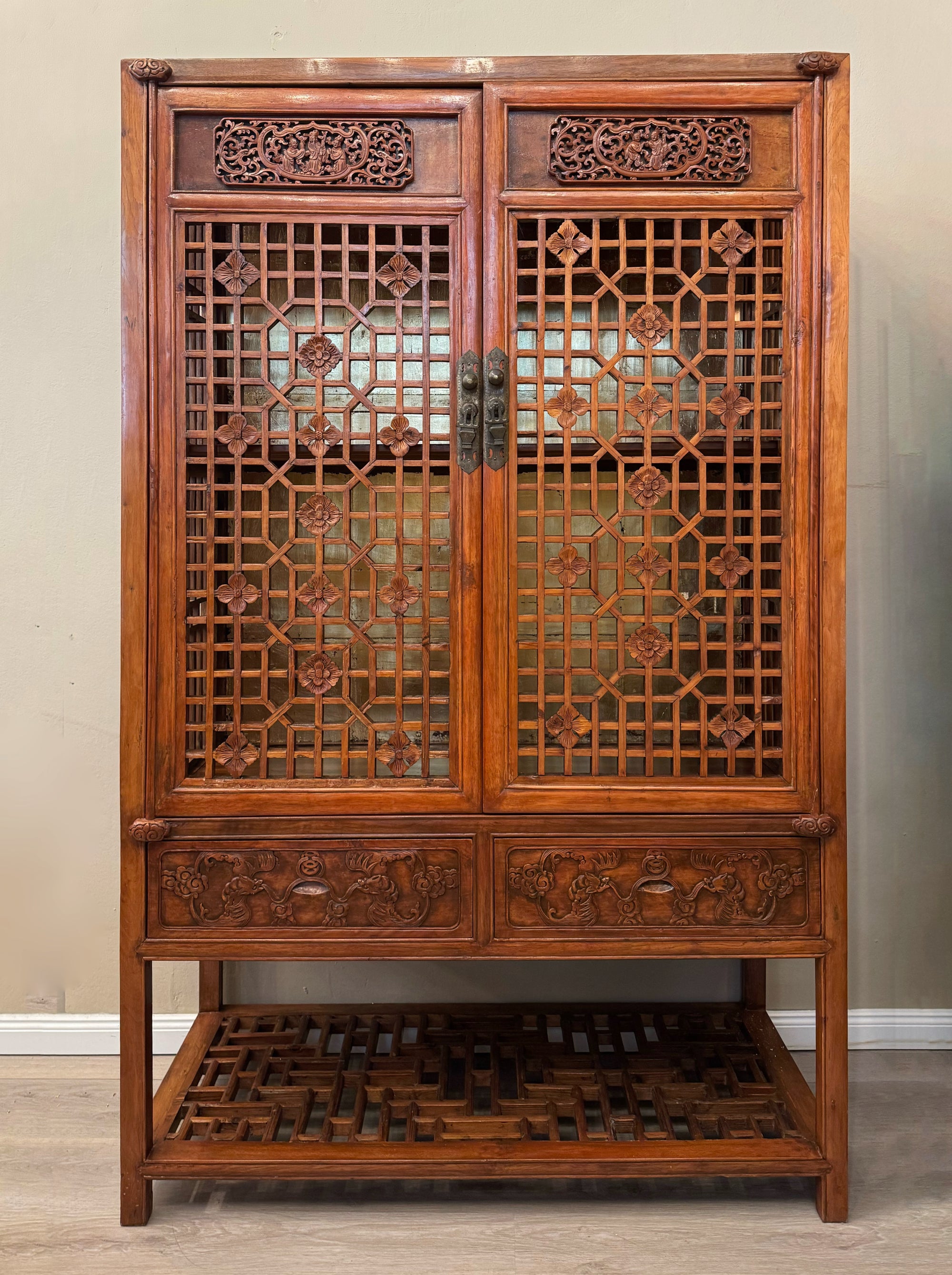 Chinesischer Vitrinenschrank aus Massivholz