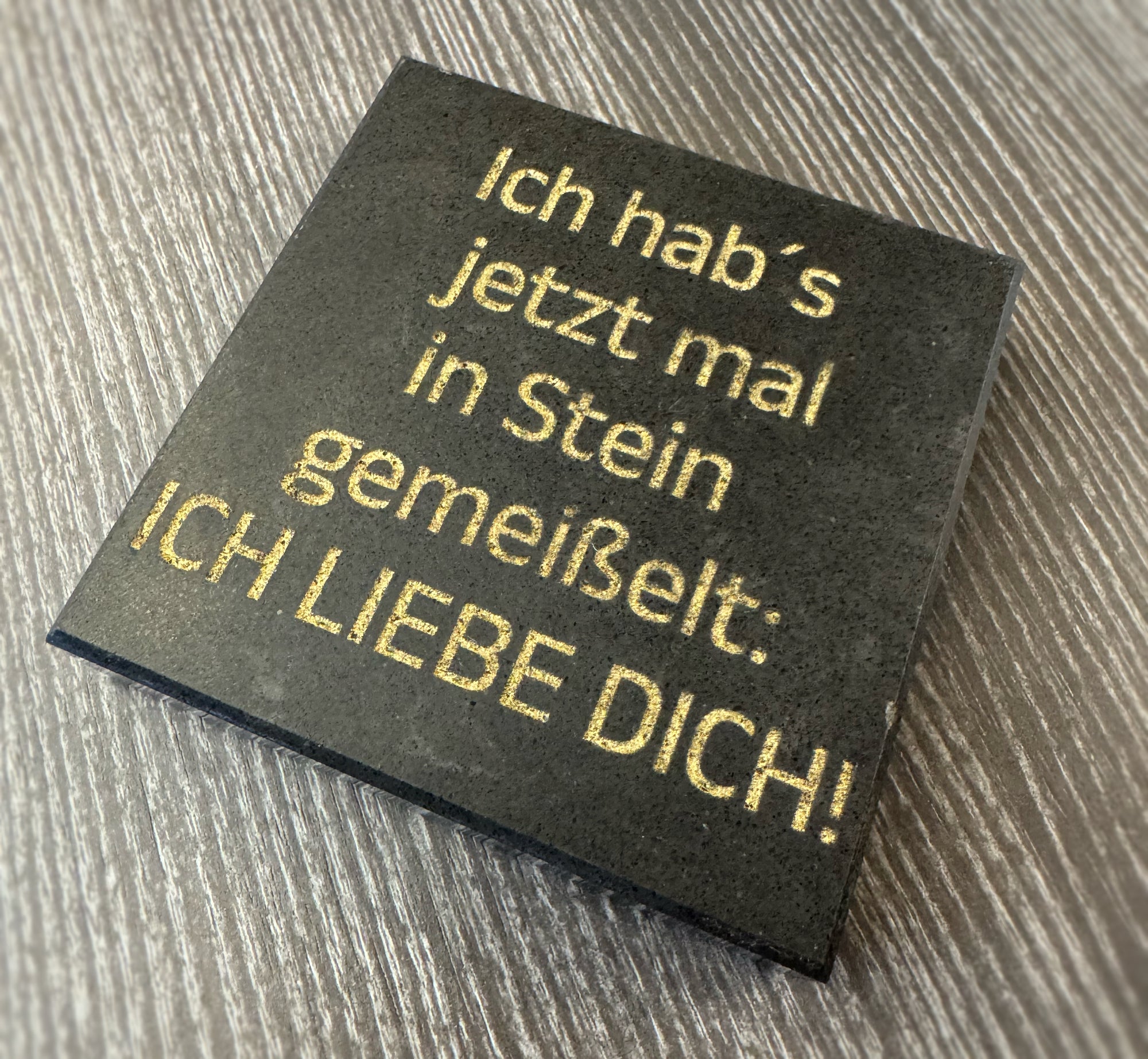 Steinplatte (4120H Quarz) „In Stein gemeißelt“