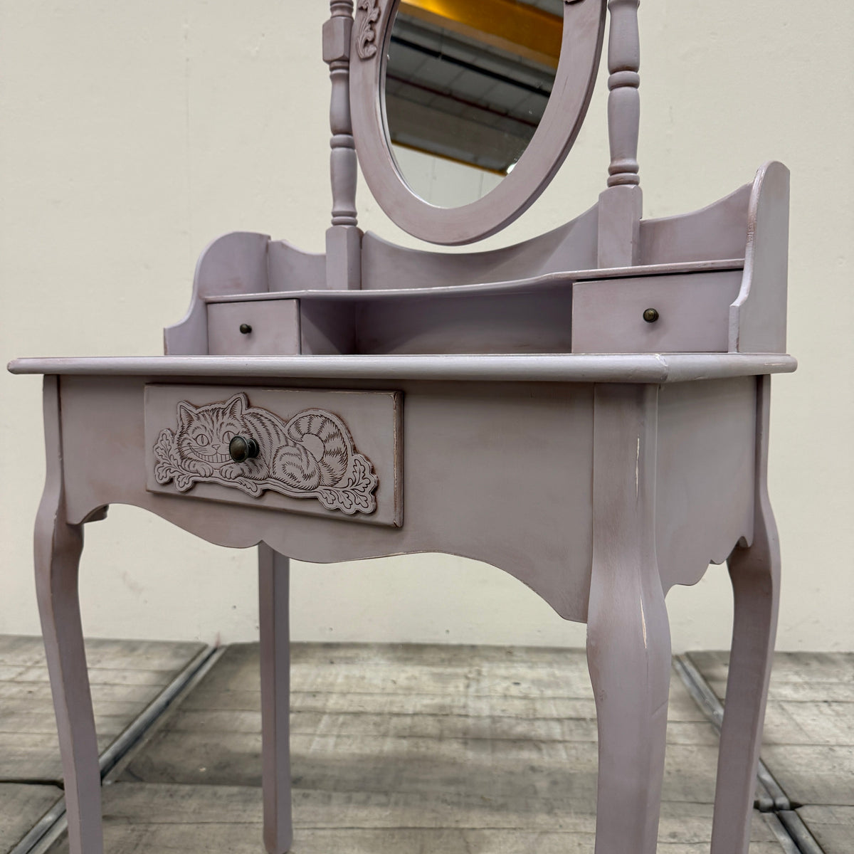 Thomas Klotz Upcycling Schminktisch „Alice im Wunderland“ Zartlila Lavendel Design Unikat - Mein Shop
