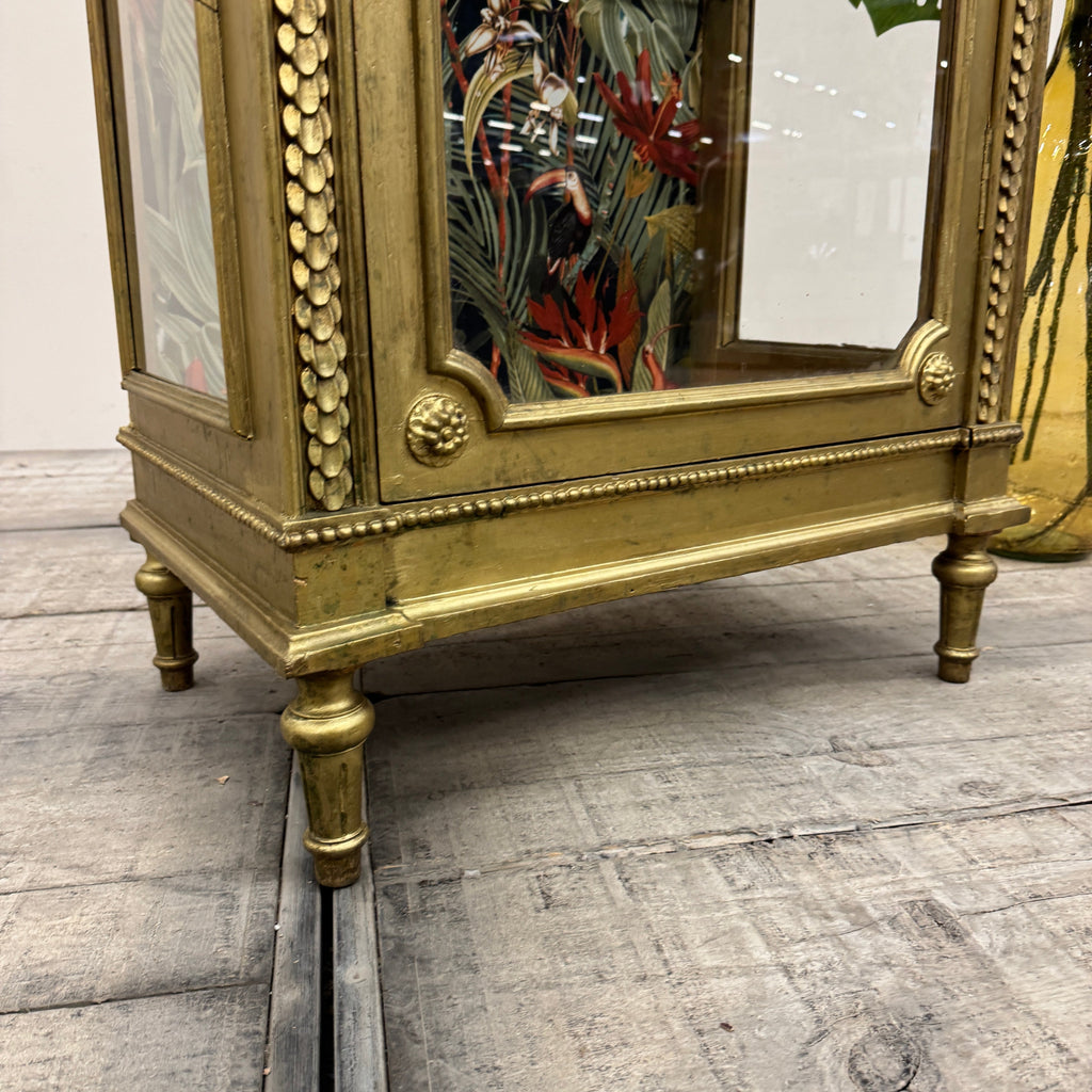 Thomas Klotz Upcycling Glasvitrine Barock Gold Tropen Muster Design Vitrine Unikat - Mein Shop