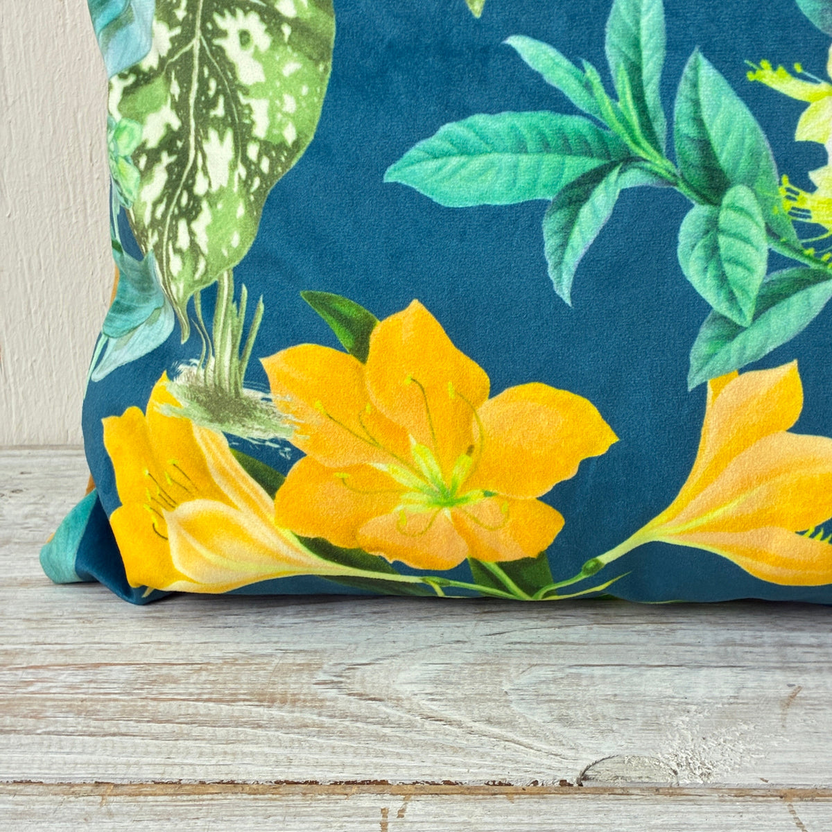 Thomas Klotz Dekokissen Tropische Blüten & Senfgelber Samt - Mein Shop