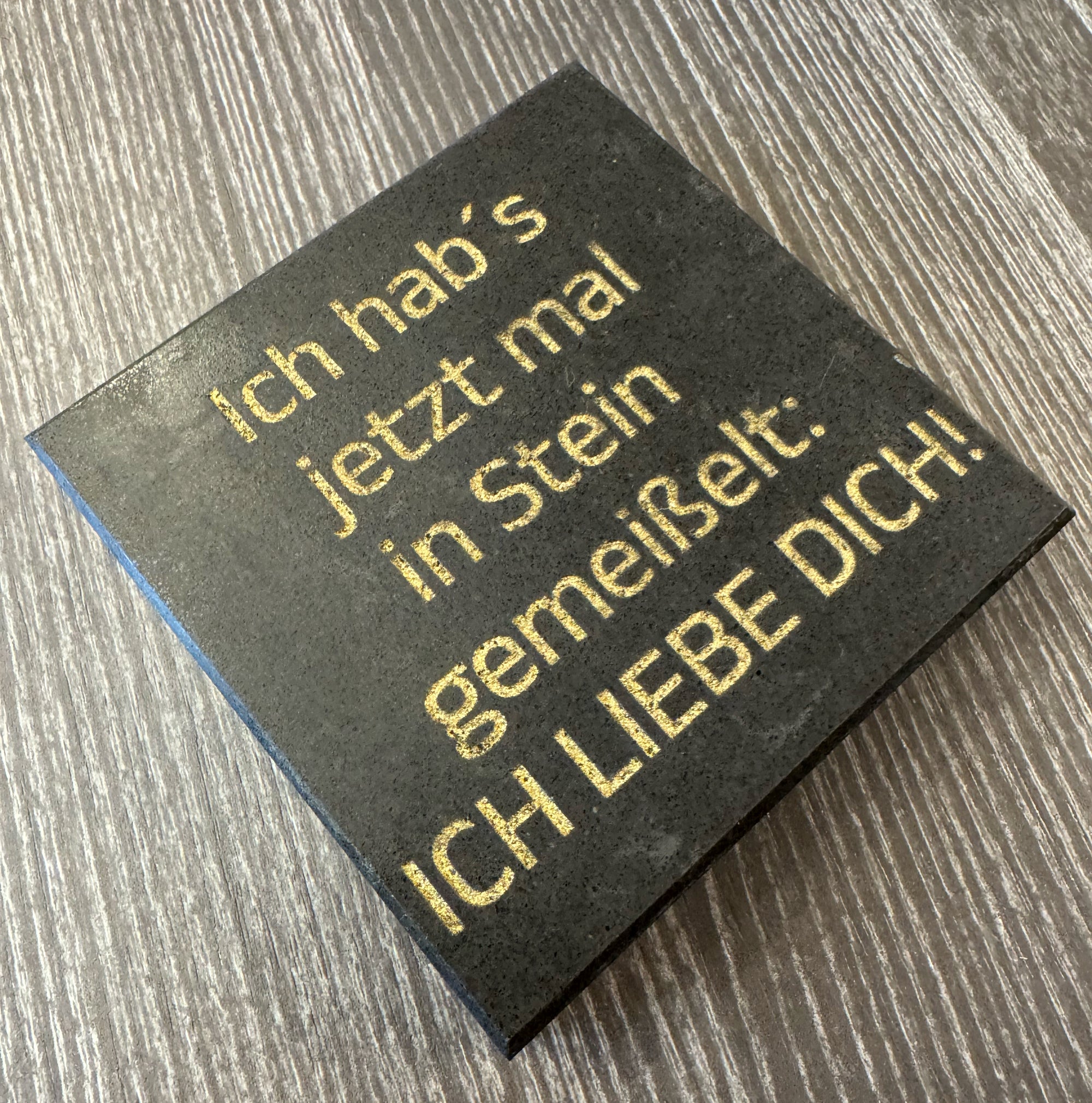 Steinplatte (4120H Quarz) „In Stein gemeißelt“