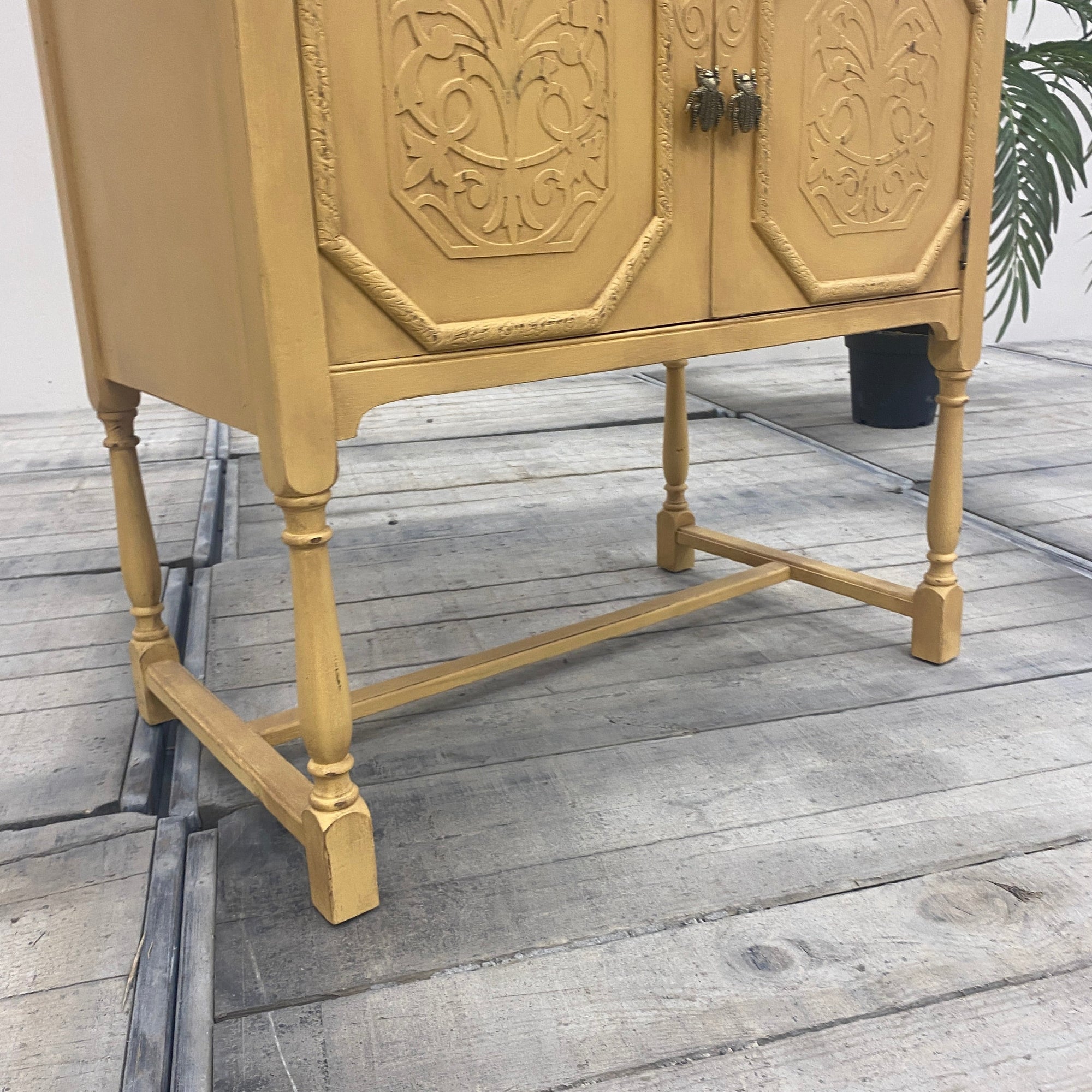 Thomas Klotz Alter Musikschrank „ Golden Palm“ Kommode Upcycled - Mein Shop