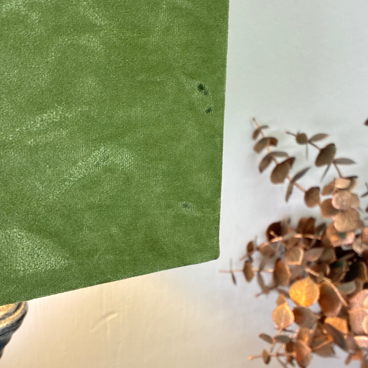 Thomas Klotz Thomas Klotz Upcycling Tischlampe Urnen-Fuß Silber & Grüner Samtschirm Unikat Lampe - Mein Shop