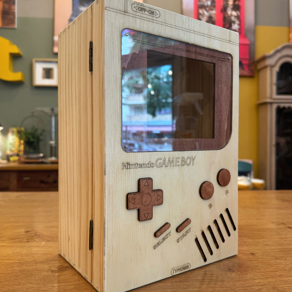Holzkiste „ Game Boy“