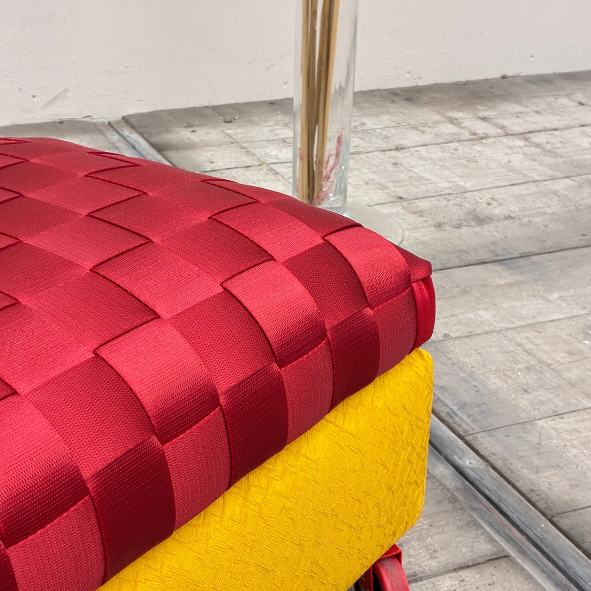 Thomas Klotz Designer Hocker Upcycling Sitzhocker Airbag Anschnallgurte Unikat - Mein Shop