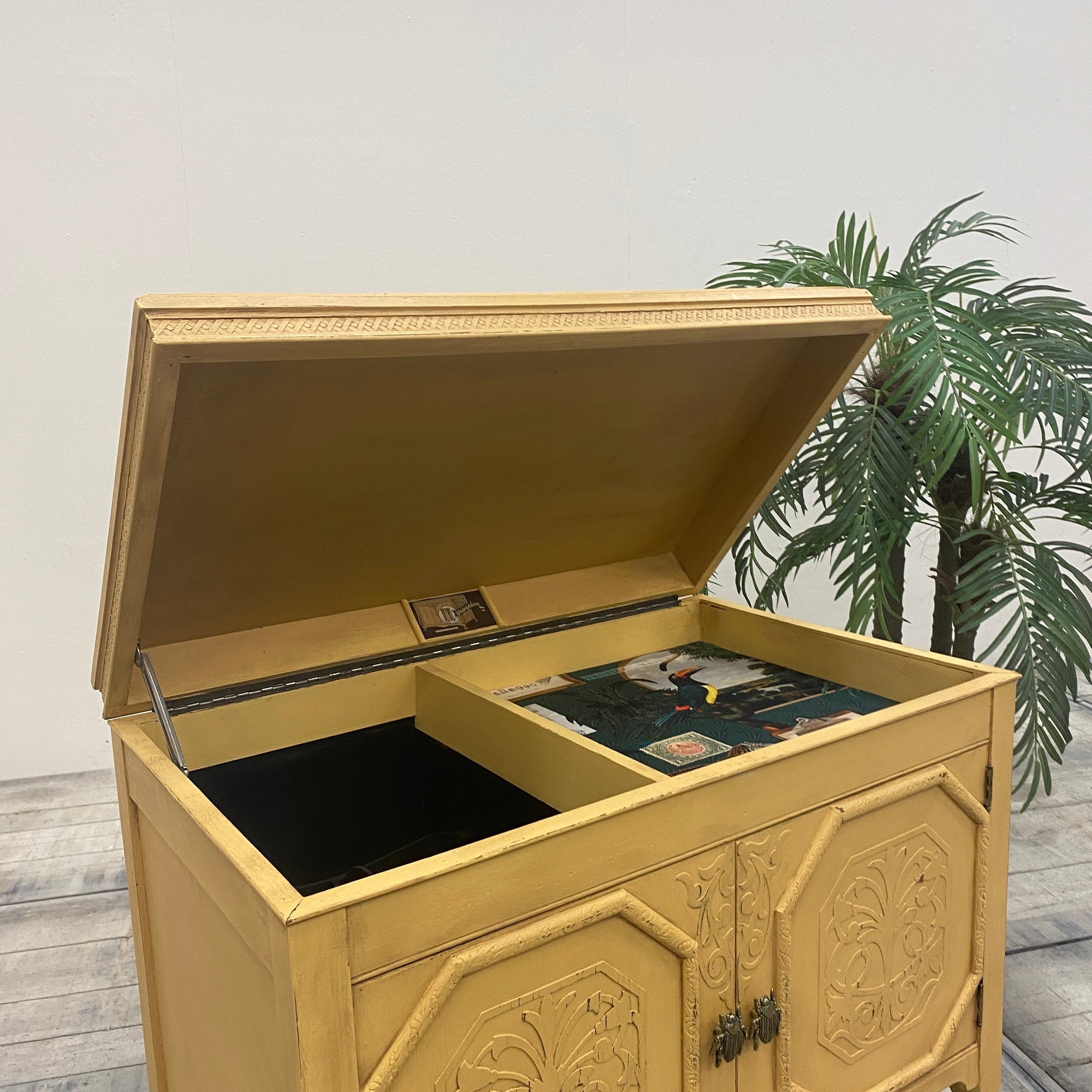 Thomas Klotz Alter Musikschrank „ Golden Palm“ Kommode Upcycled - Mein Shop