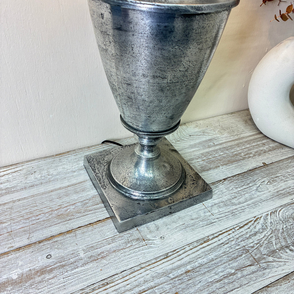 Thomas Klotz Thomas Klotz Upcycling Tischlampe Urnen-Fuß Silber & Grüner Samtschirm Unikat Lampe - Mein Shop