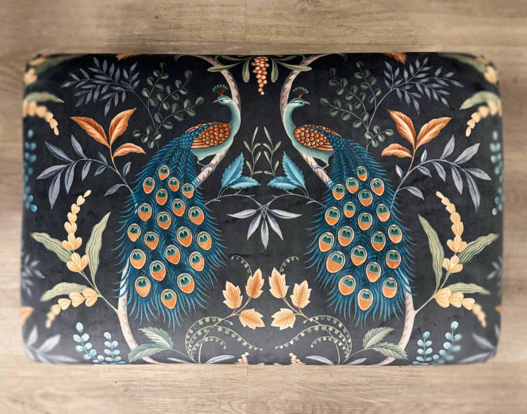 Pfauen-Hocker „Midnight Garden“ - Mein Shop