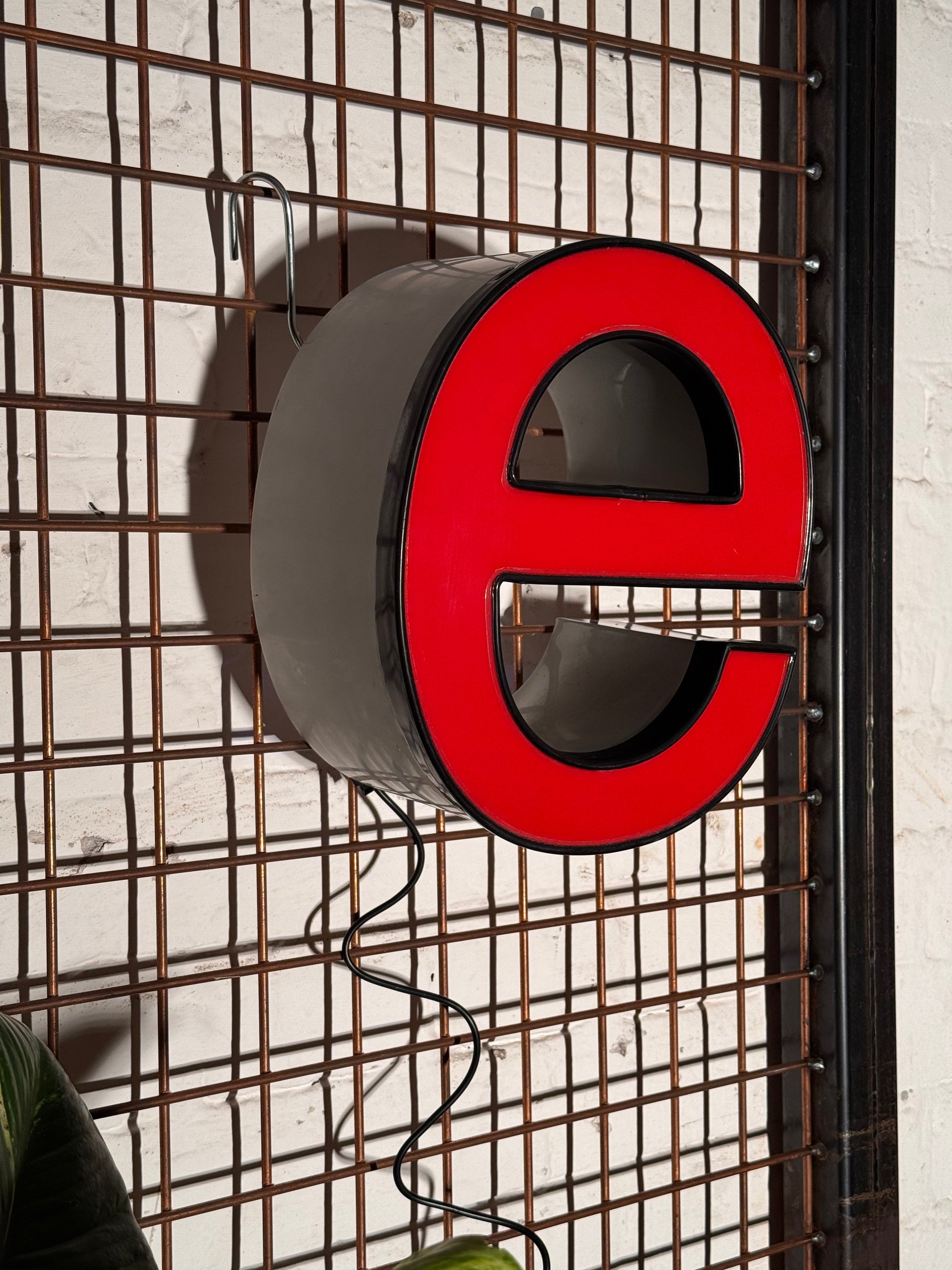 Vintage Leuchtbuchstabe E – Original aus alter Leuchtreklame - Mein Shop