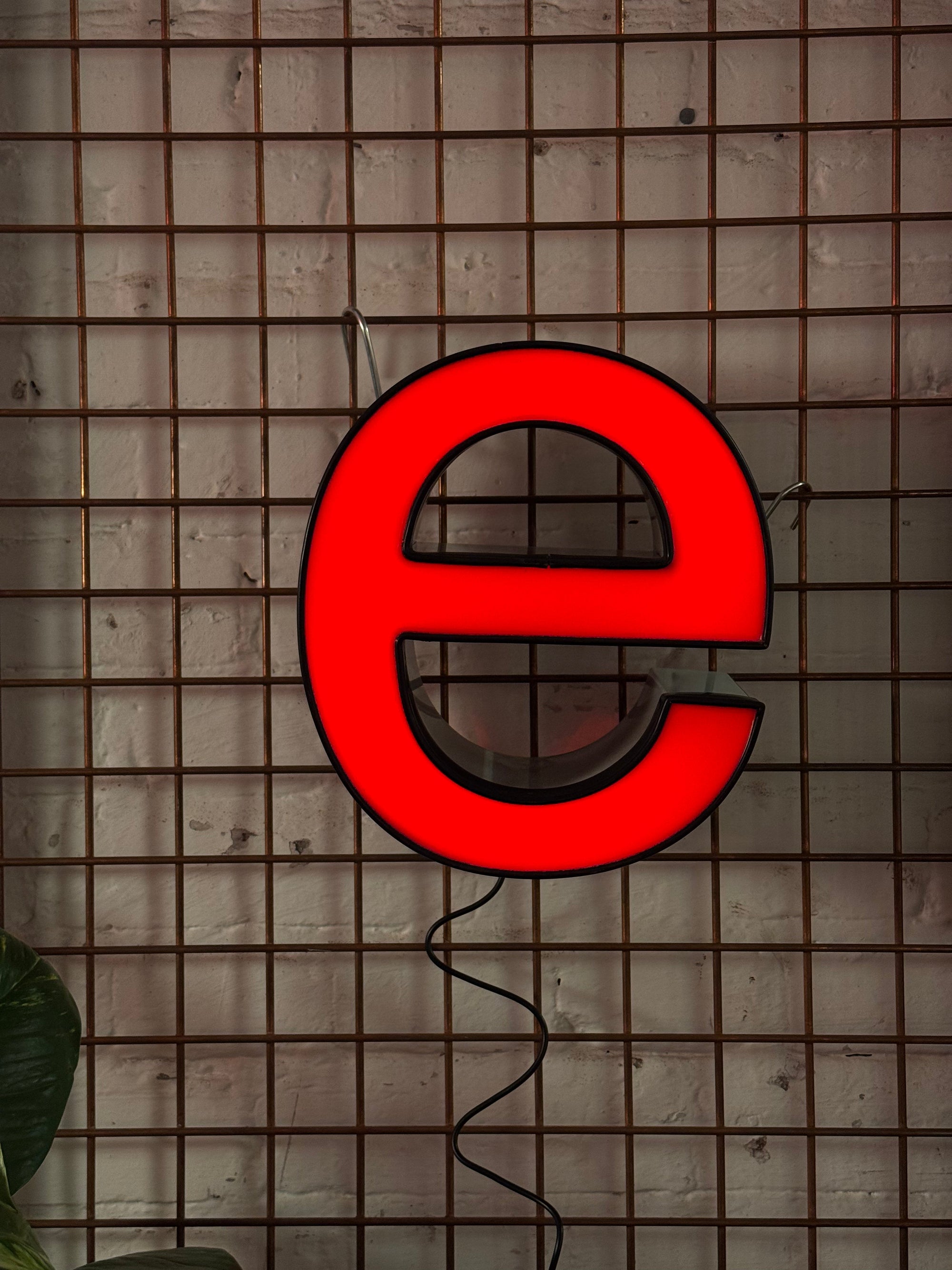 Vintage Leuchtbuchstabe E – Original aus alter Leuchtreklame - Mein Shop