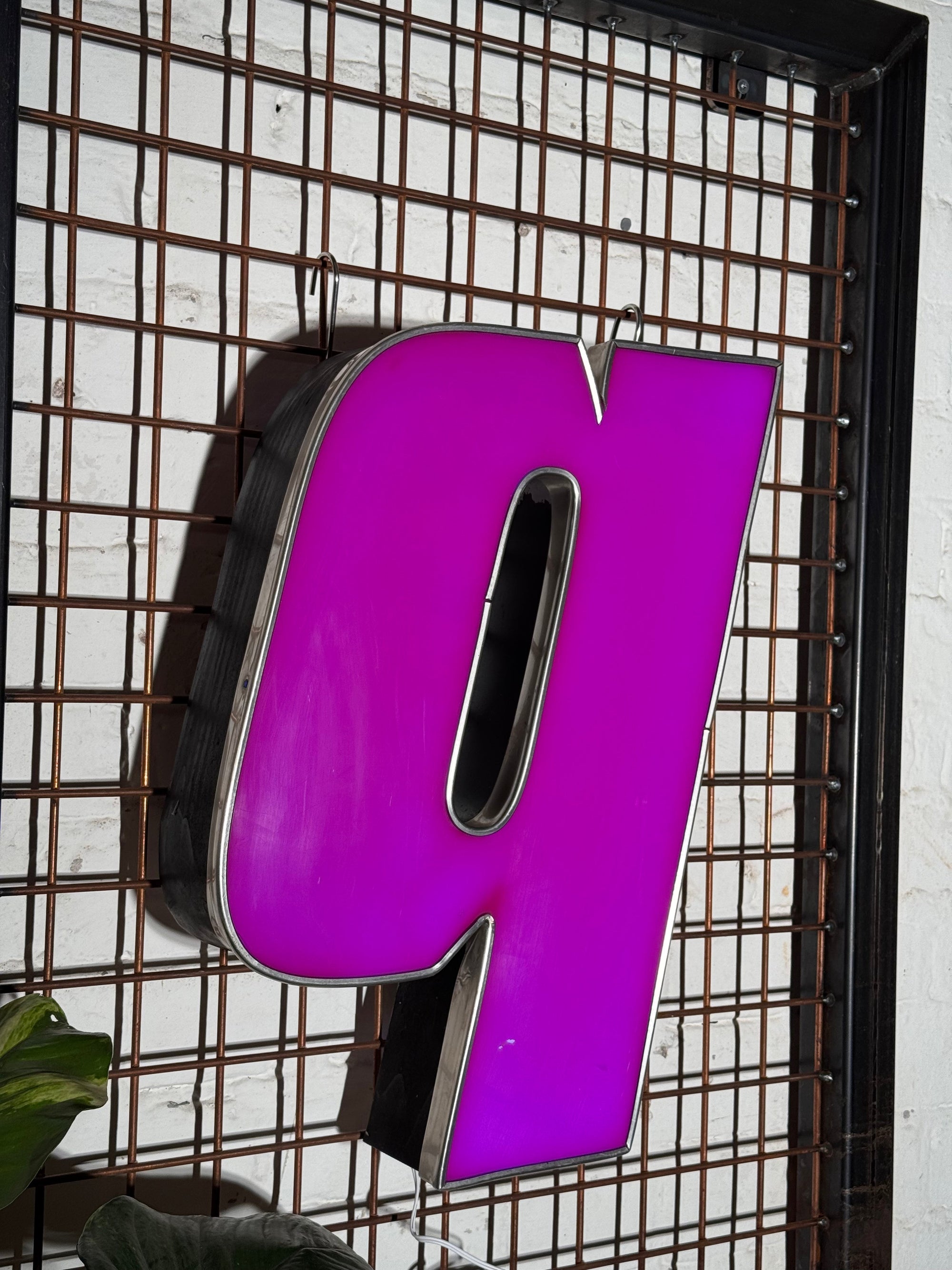 Vintage Leuchtbuchstabe Q – Original aus alter Leuchtreklame - Mein Shop