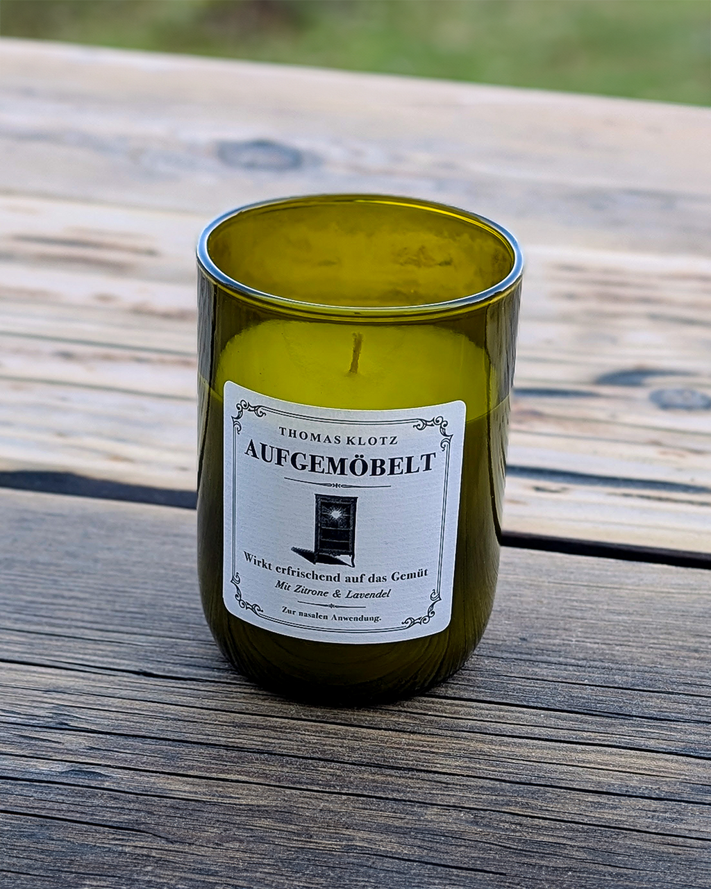 Aufgemöbelt – Duftkerze im Weinflaschenglas by Thomas Klotz