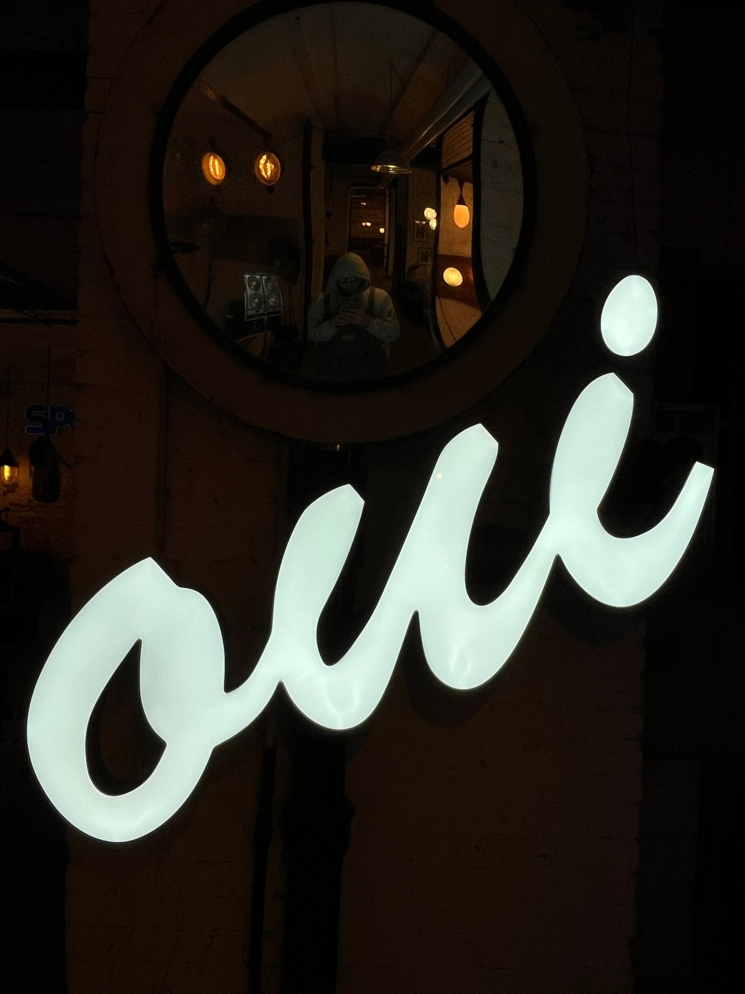 Leuchtschriftzug „Oui“ – Original Leuchtreklame Metall - Mein Shop